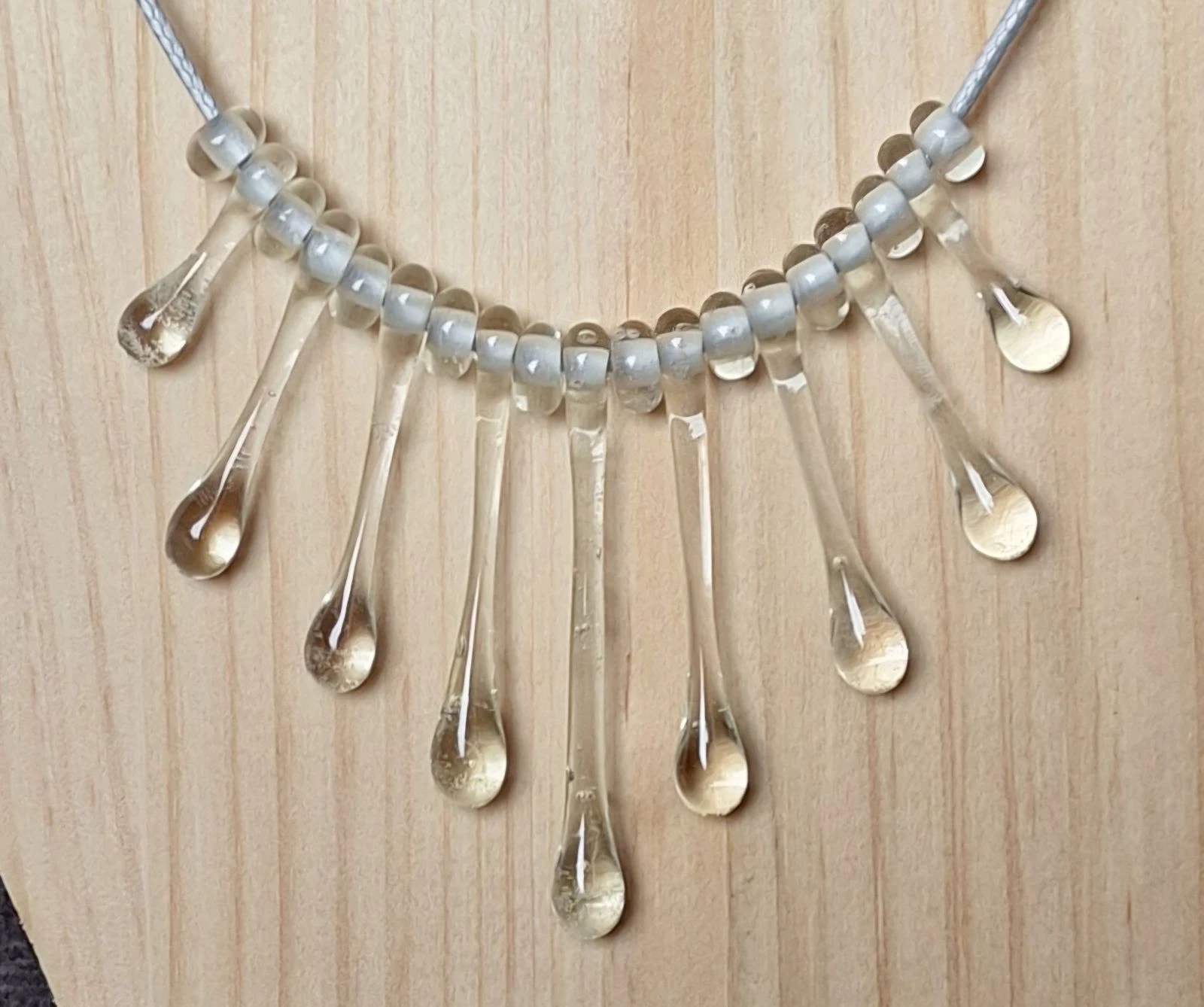 Ketting met handgemaakte kralen van gerecycled glas